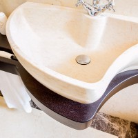 Mensolone lavabo sagomato in massello di Wenge