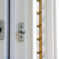 Particolare persiana in legno laccato bianco