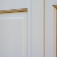 Particolare persiana in legno laccato bianco